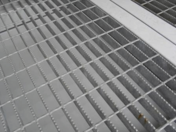 628-8ft-open-mesh-floor-1-1-600x450-1 20Ft X 8Ft Open Side Bunded Open Mesh Floor Store