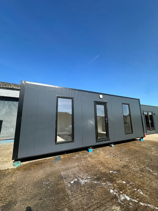 s-l1600-166 (1) 7.5 x 3m Office with kitchenette/WC