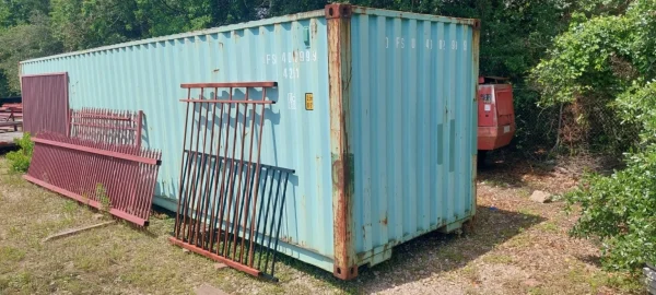 Watertight 40ft Shipping Container – Extra Space for Storage.