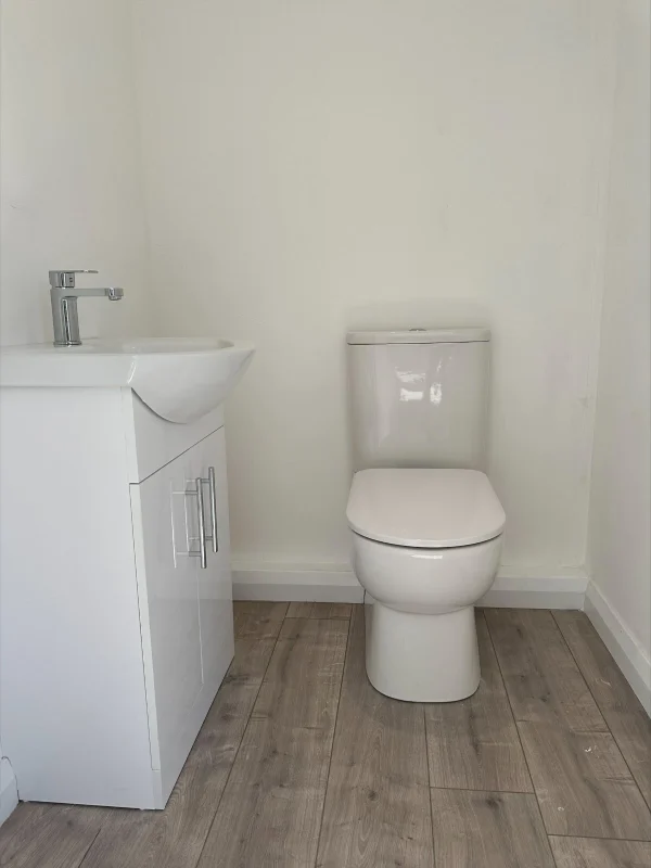 s-l1600-6-63 7.5 x 3m Office with kitchenette/WC
