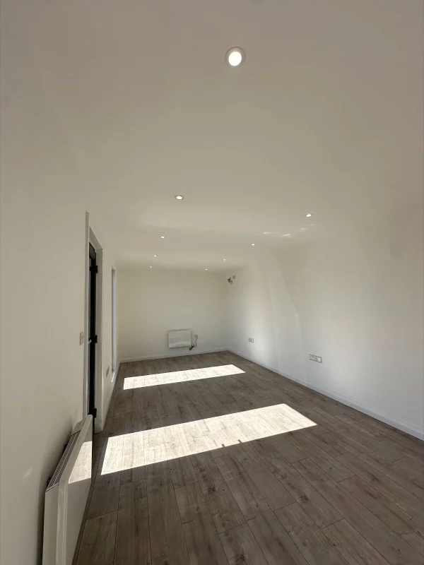 s-l1600-7-40 7.5 x 3m Office with kitchenette/WC